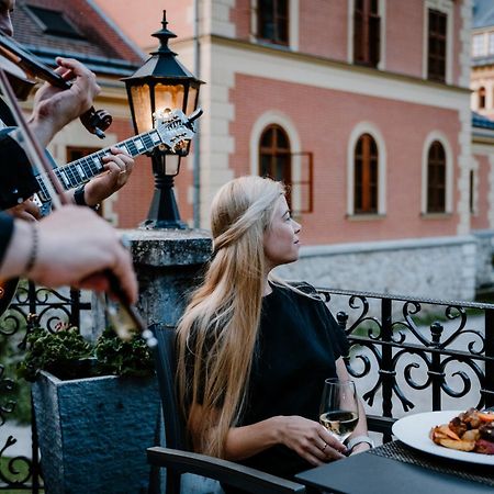 Kastelyhotel Sasvar Resort Parádsasvár Exteriör bild
