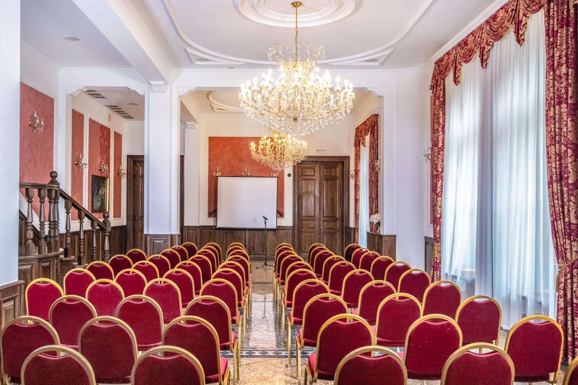 Kastelyhotel Sasvar Resort Parádsasvár Exteriör bild