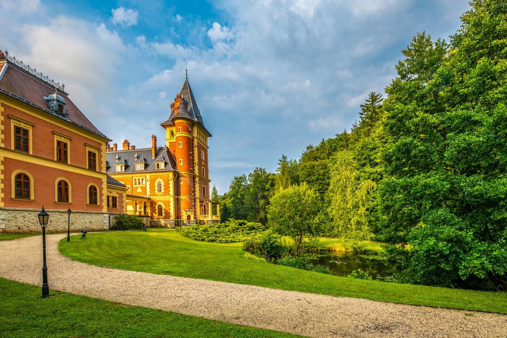 Kastelyhotel Sasvar Resort Parádsasvár Exteriör bild