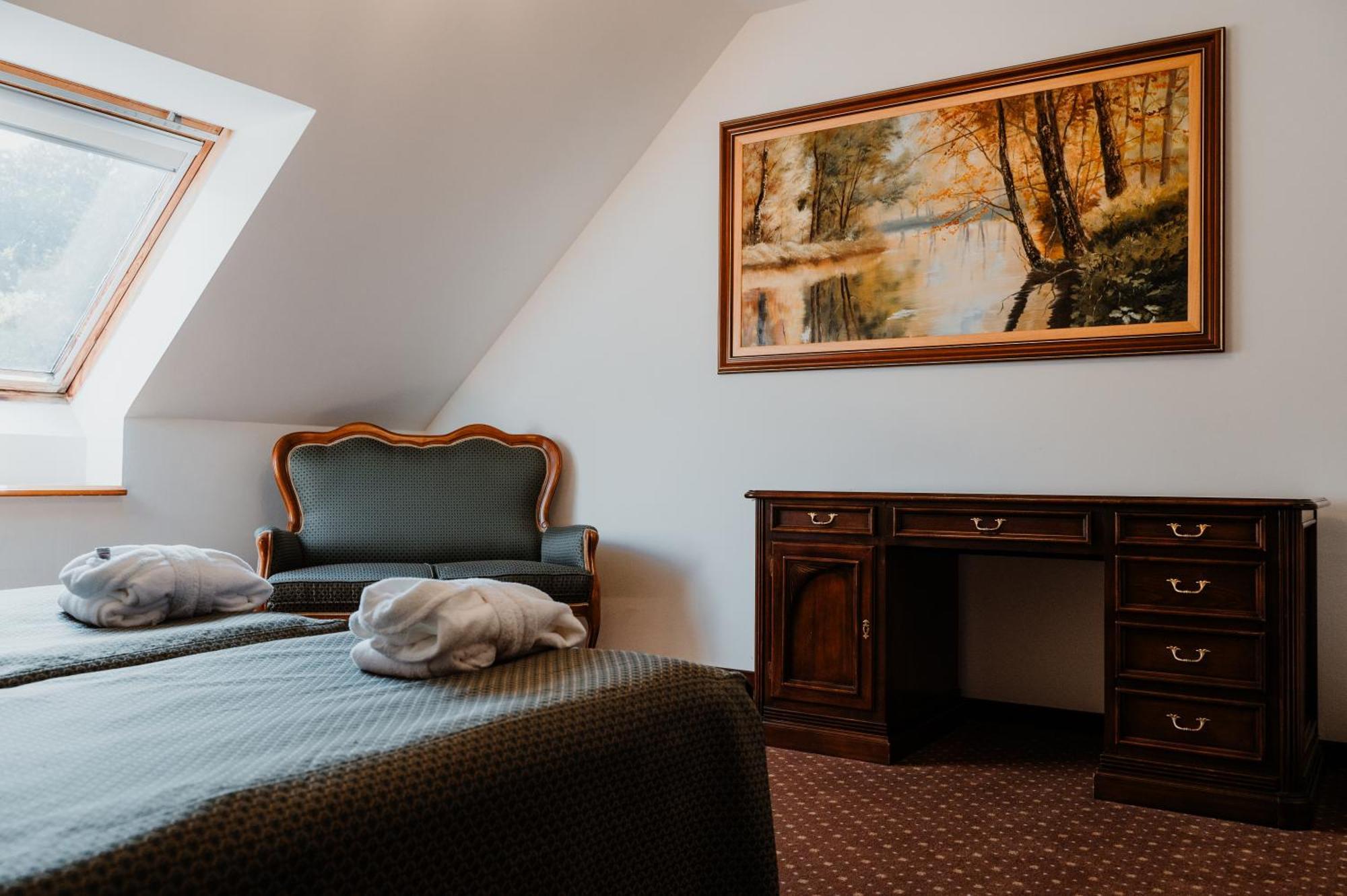 Kastelyhotel Sasvar Resort Parádsasvár Exteriör bild