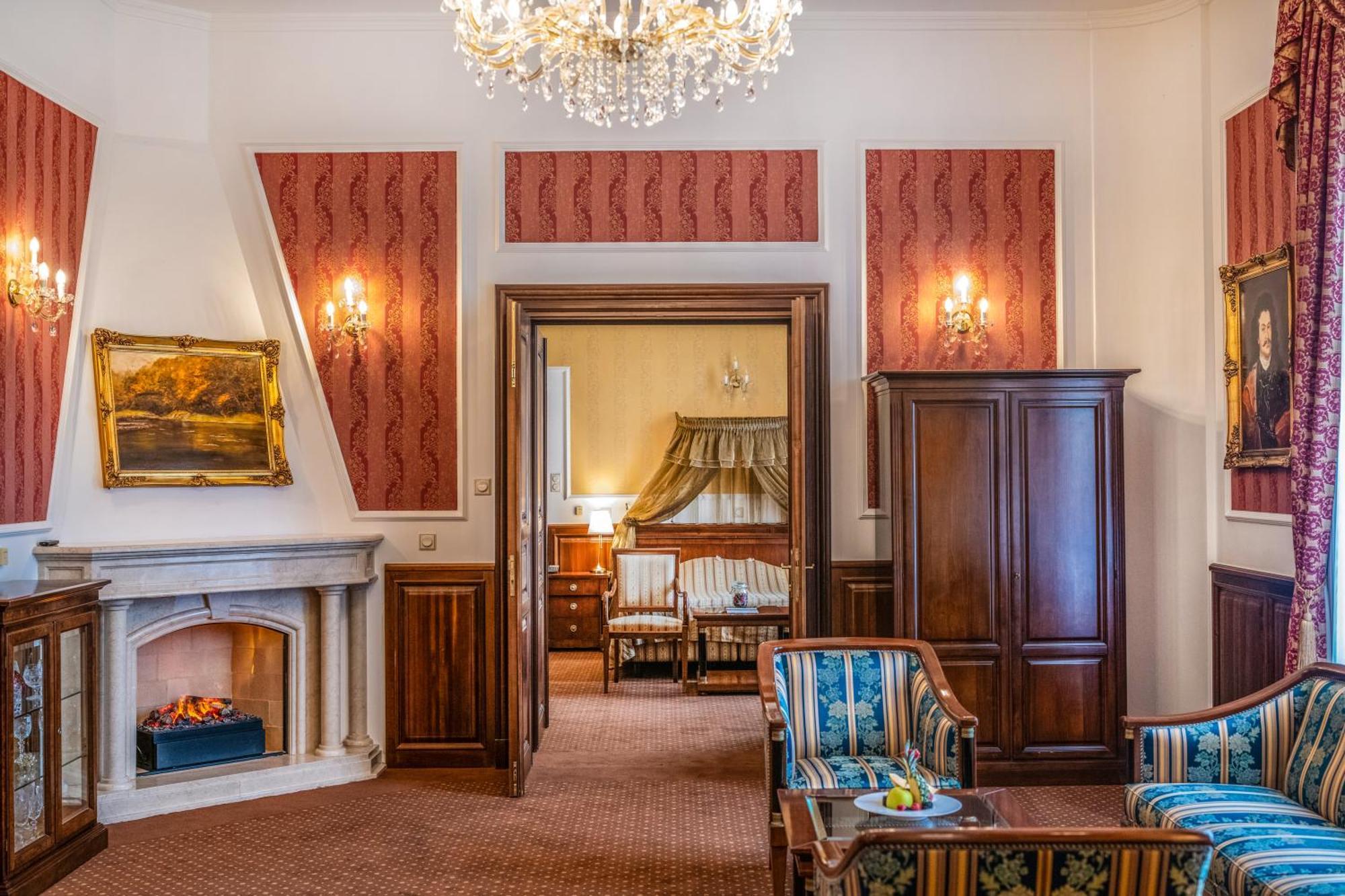 Kastelyhotel Sasvar Resort Parádsasvár Exteriör bild