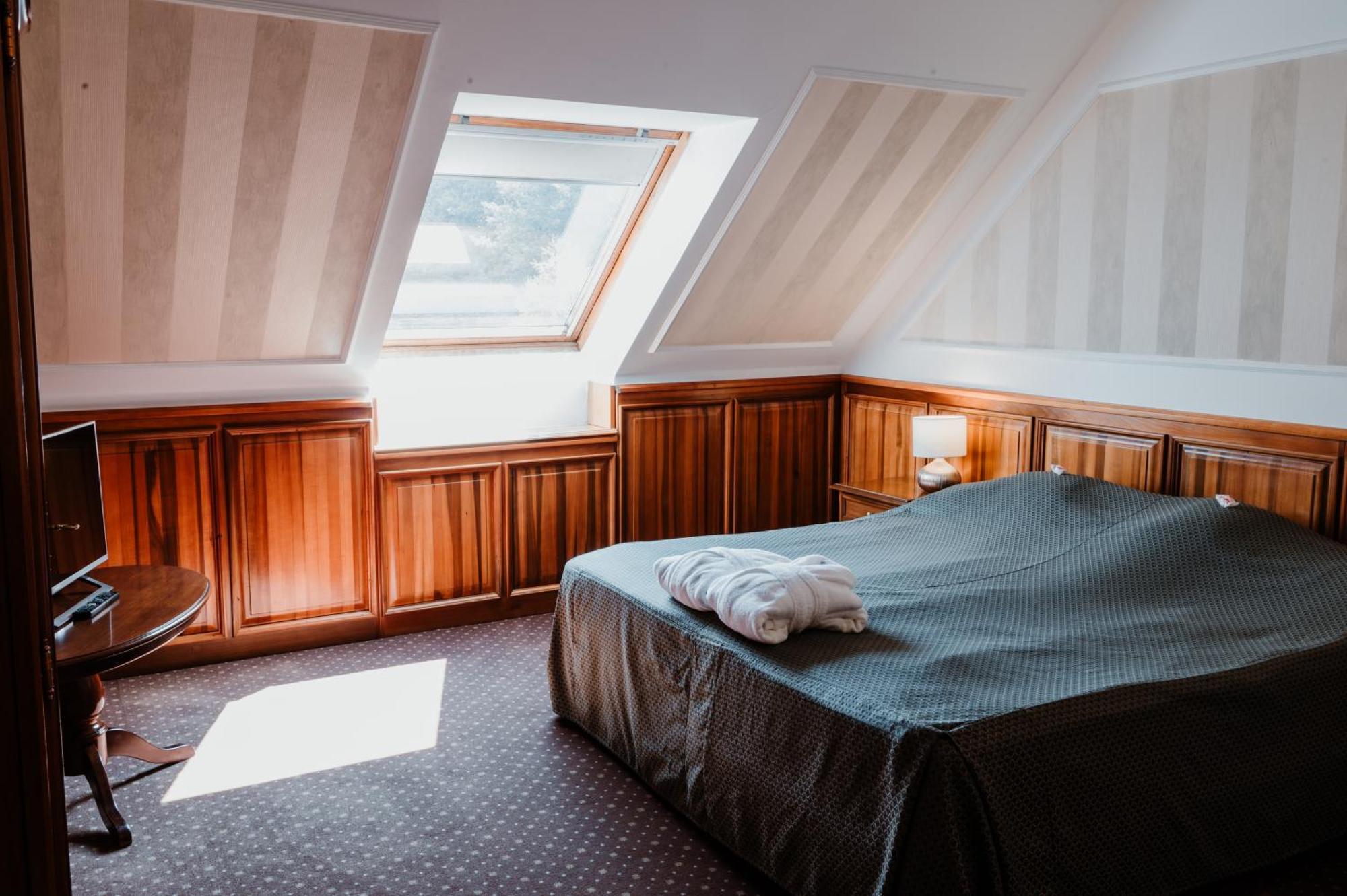 Kastelyhotel Sasvar Resort Parádsasvár Exteriör bild