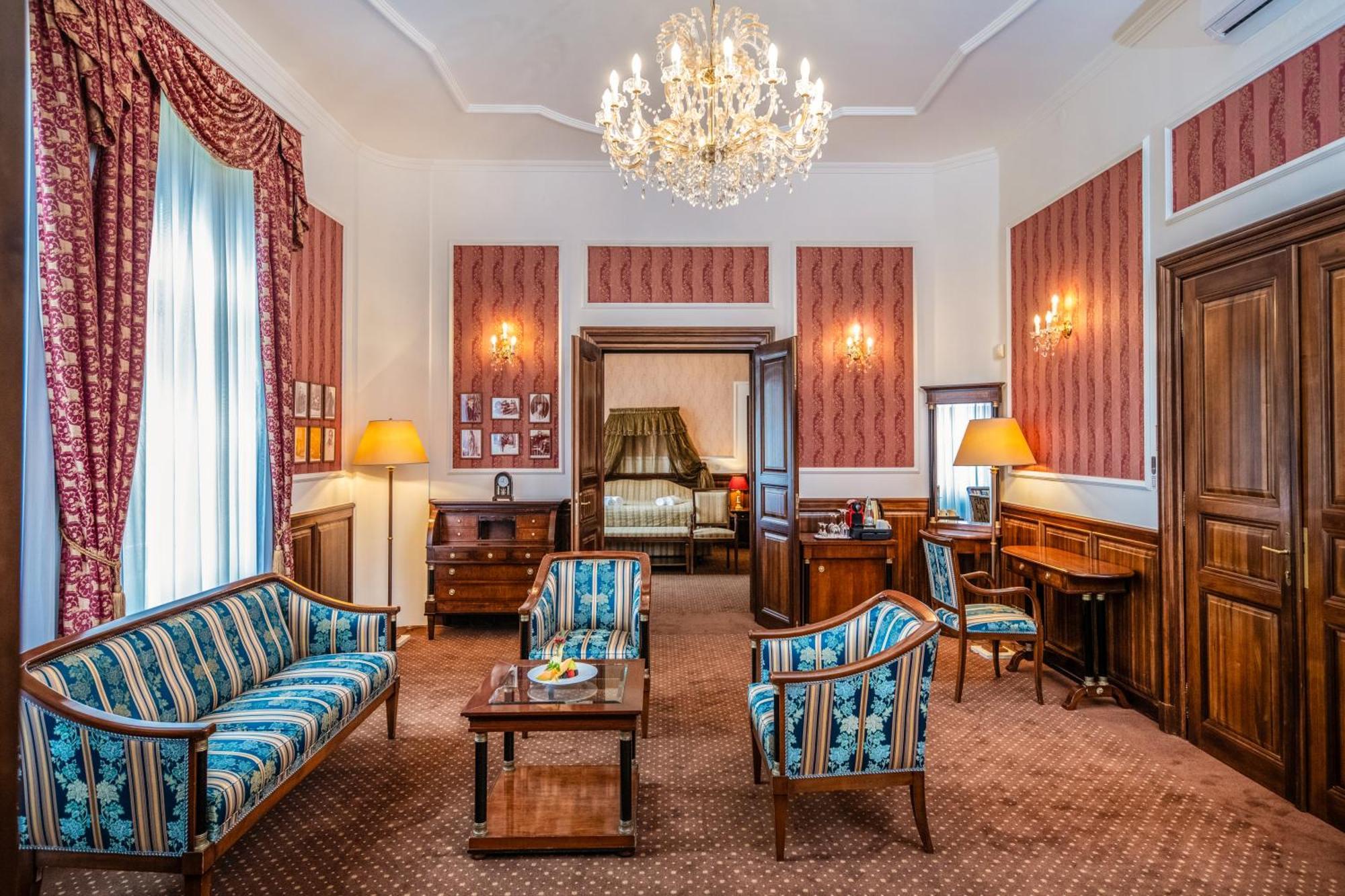 Kastelyhotel Sasvar Resort Parádsasvár Exteriör bild
