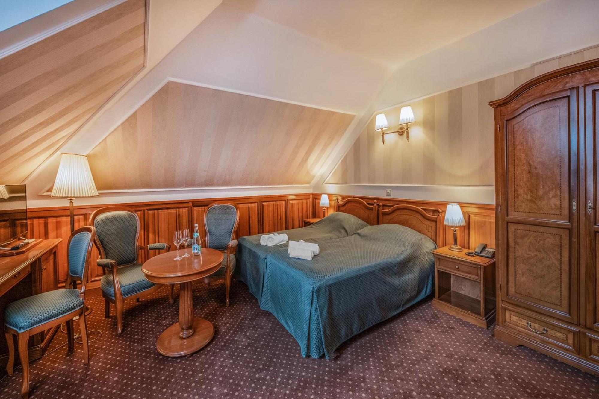 Kastelyhotel Sasvar Resort Parádsasvár Exteriör bild