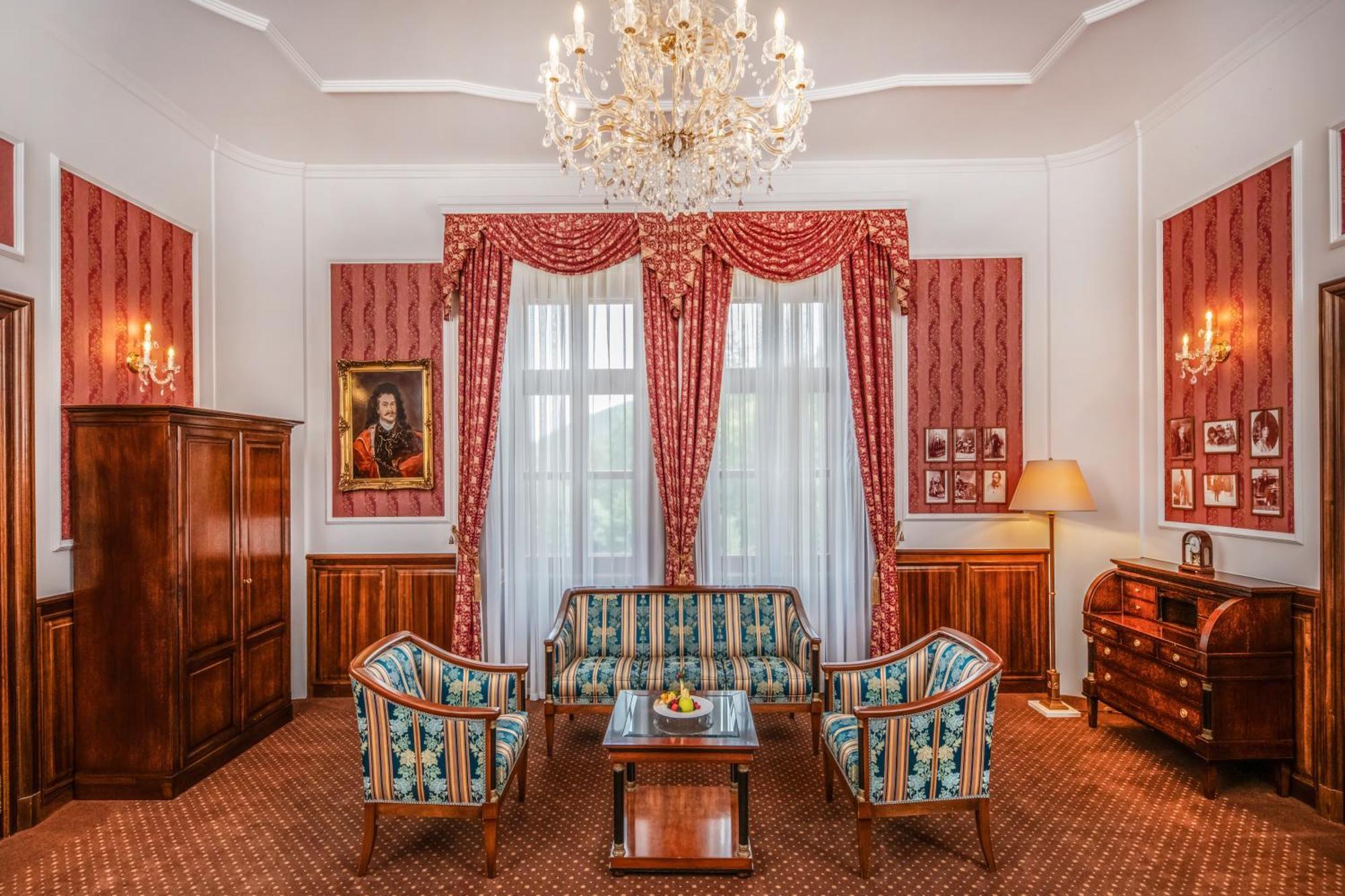 Kastelyhotel Sasvar Resort Parádsasvár Exteriör bild