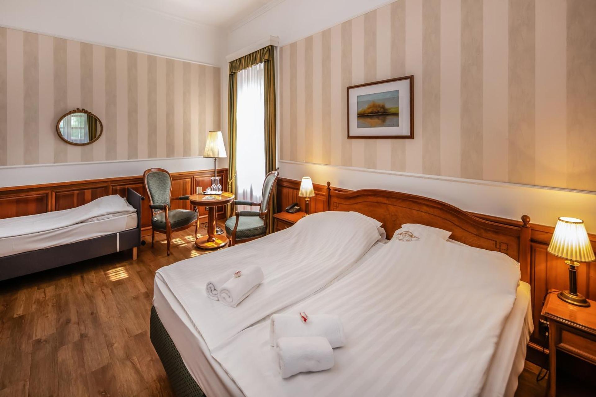 Kastelyhotel Sasvar Resort Parádsasvár Exteriör bild