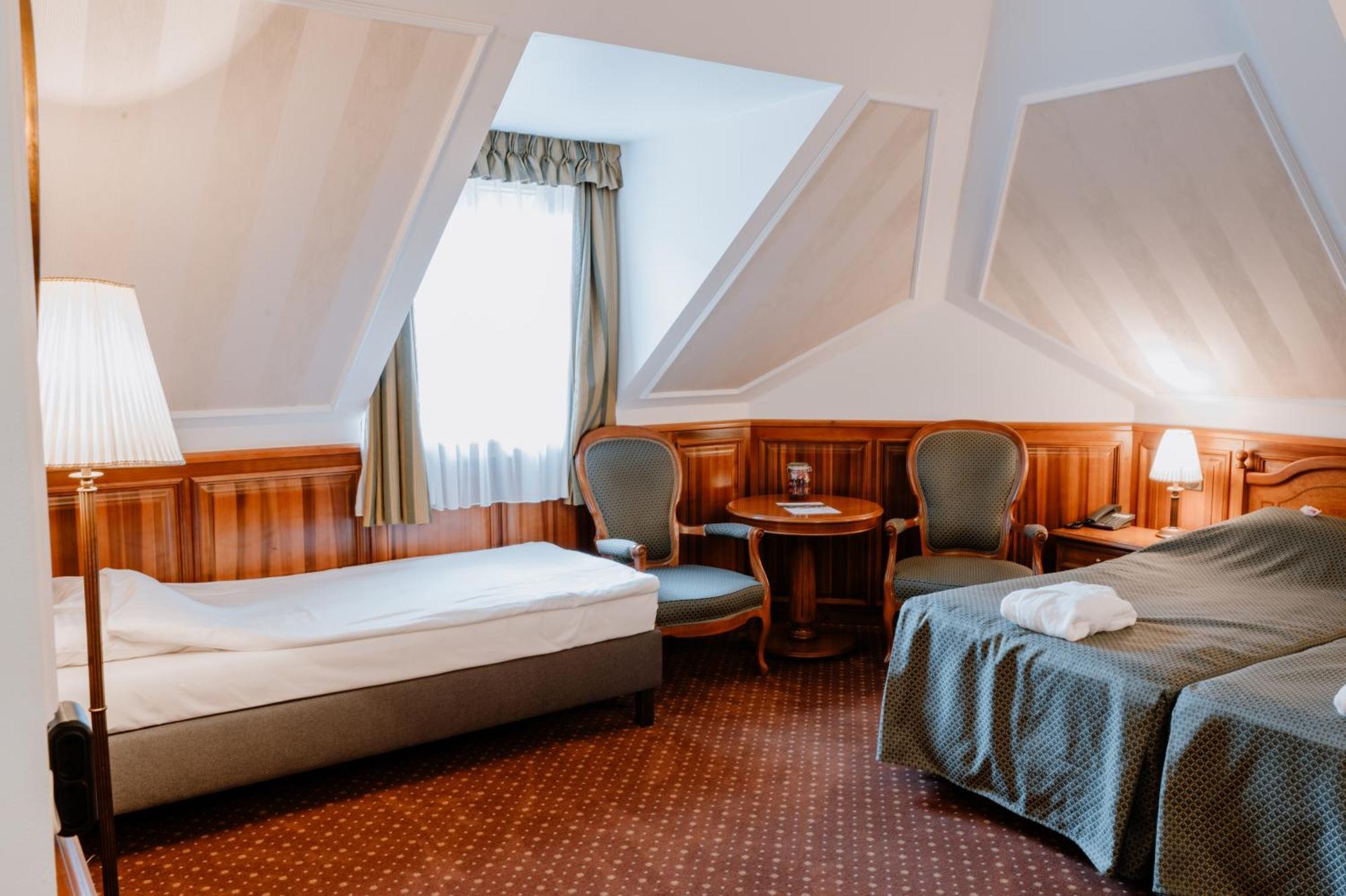 Kastelyhotel Sasvar Resort Parádsasvár Exteriör bild