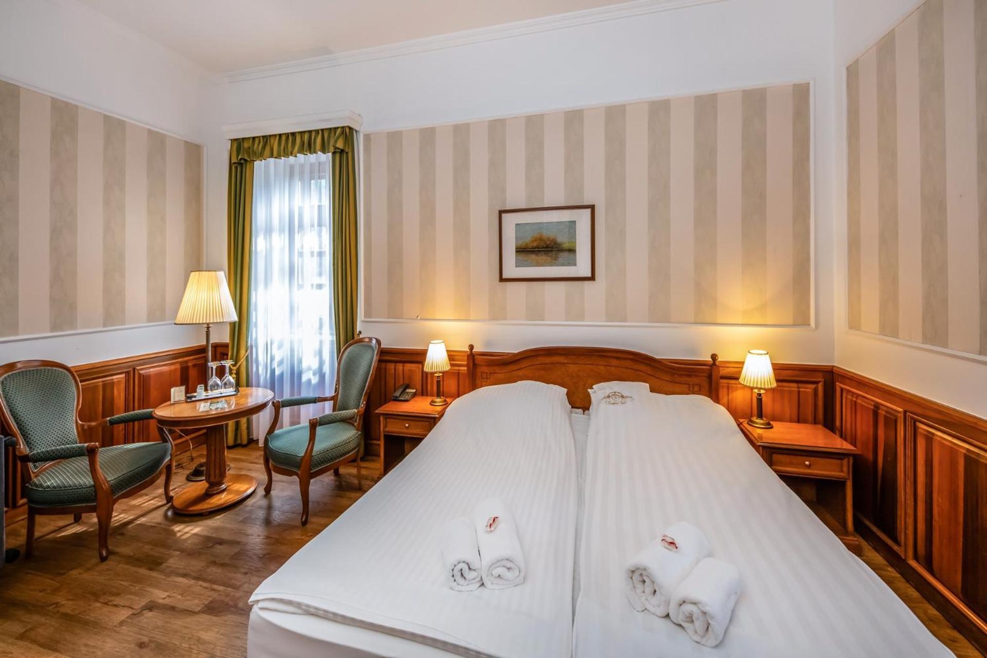 Kastelyhotel Sasvar Resort Parádsasvár Exteriör bild