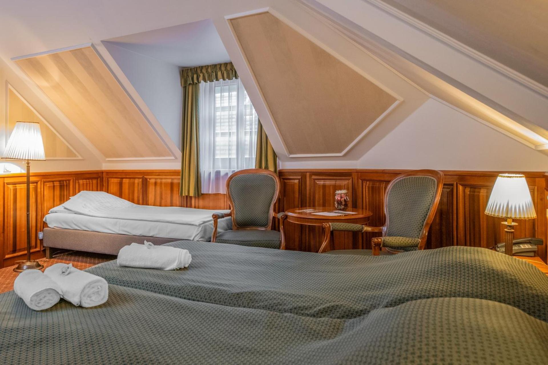 Kastelyhotel Sasvar Resort Parádsasvár Exteriör bild
