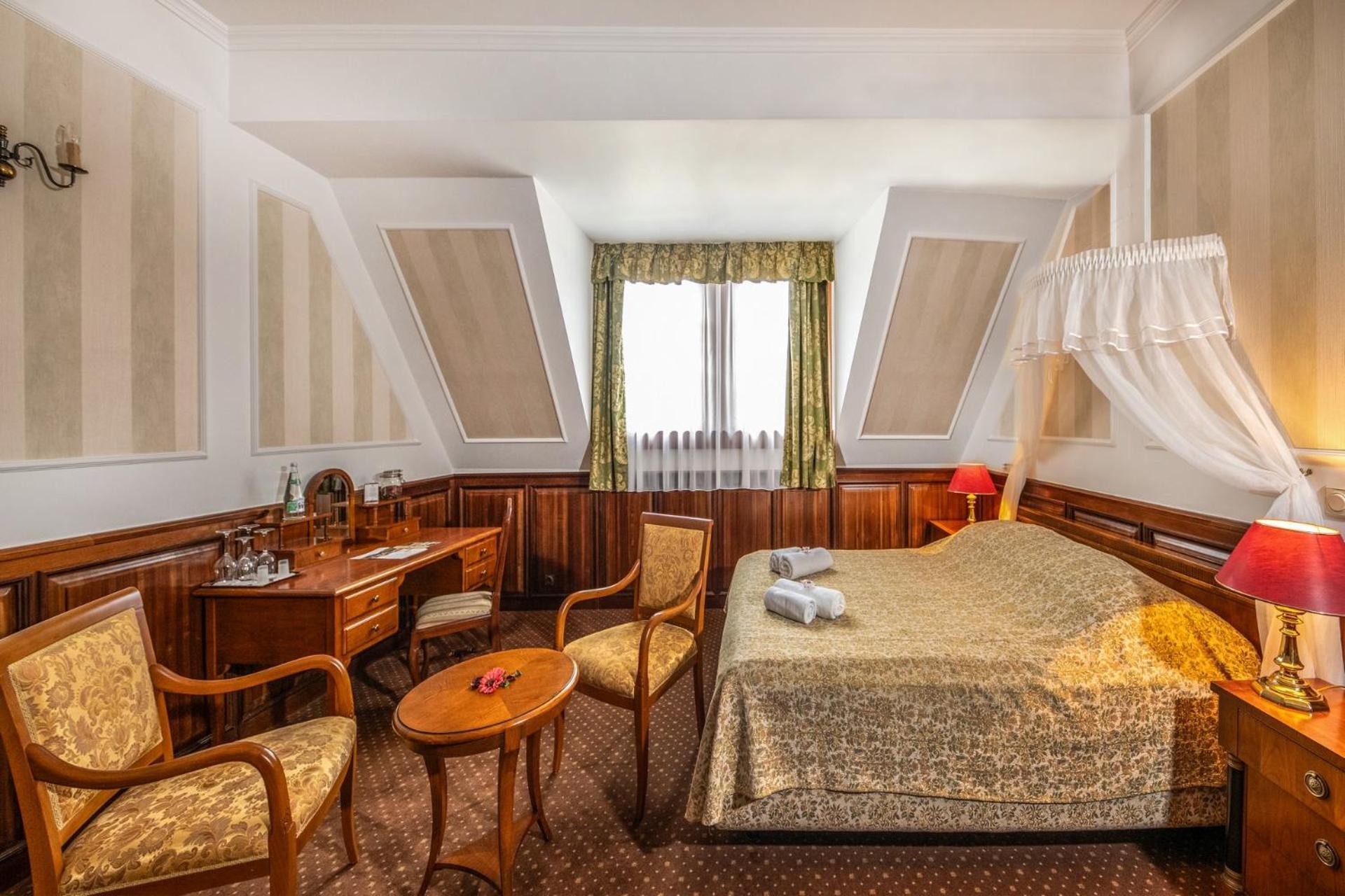 Kastelyhotel Sasvar Resort Parádsasvár Exteriör bild