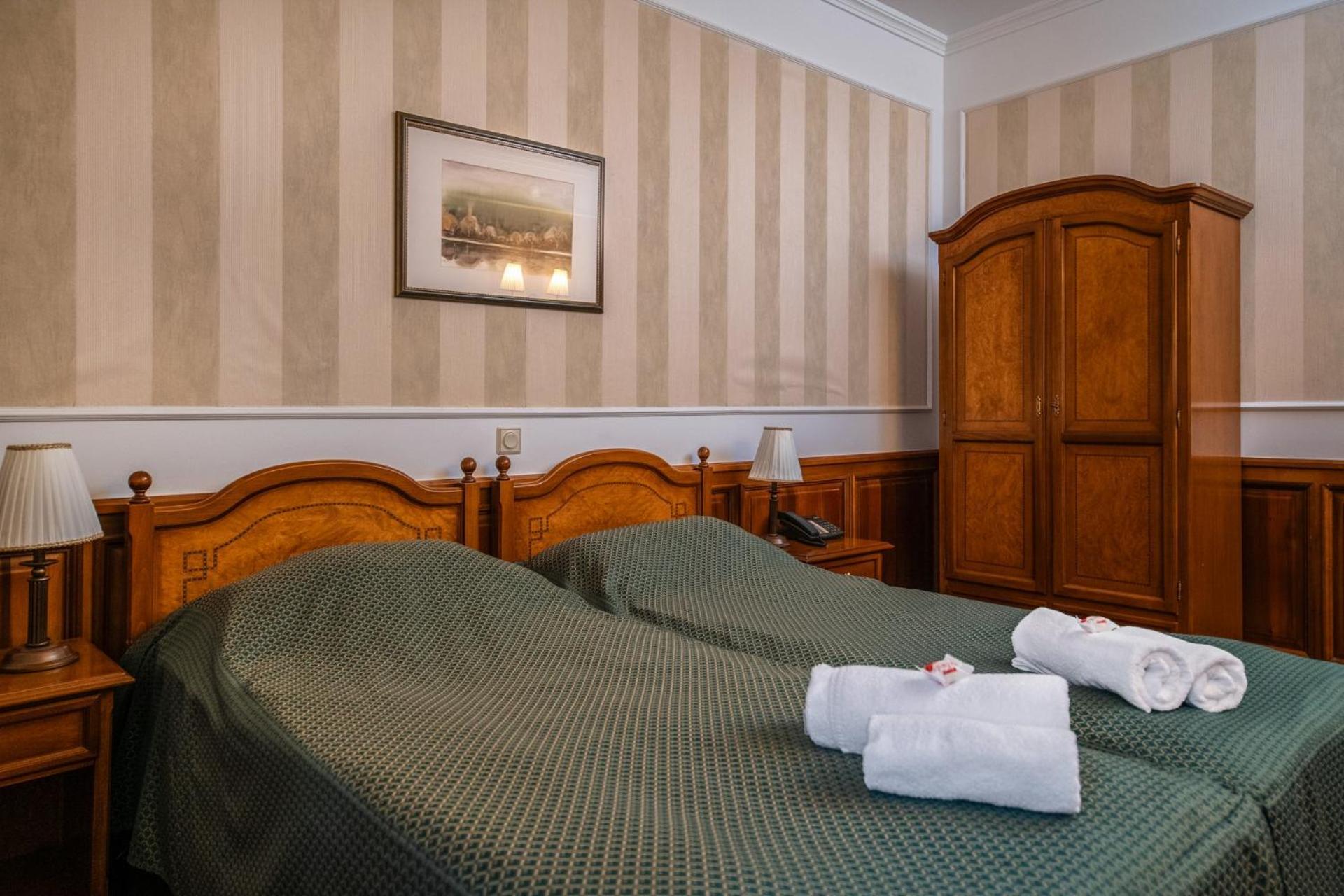 Kastelyhotel Sasvar Resort Parádsasvár Exteriör bild