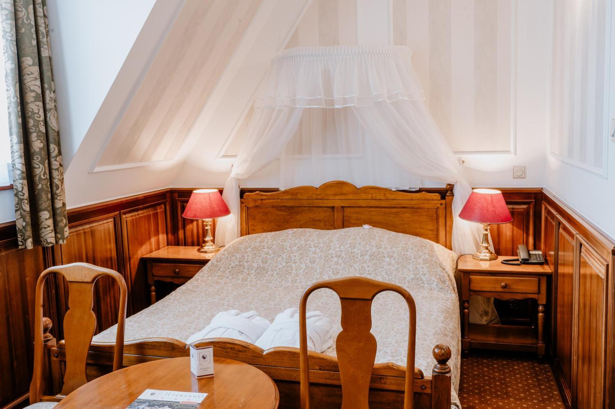 Kastelyhotel Sasvar Resort Parádsasvár Exteriör bild