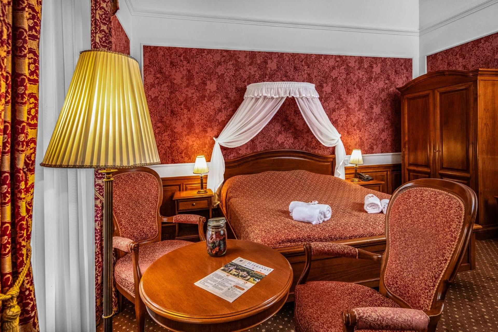 Kastelyhotel Sasvar Resort Parádsasvár Exteriör bild